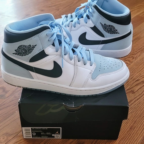 Nike Men's Air Jordan 1 Mid SE - Picture 2 of 7